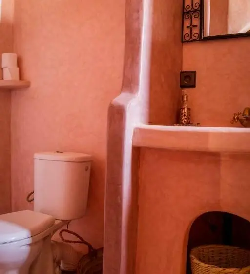 Standard Kolmen Hengen Huone, Riad Amar
