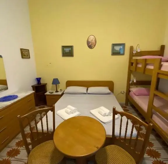 スタンダード４人部屋, Belvedere4colonne B&b Rooms & Suites