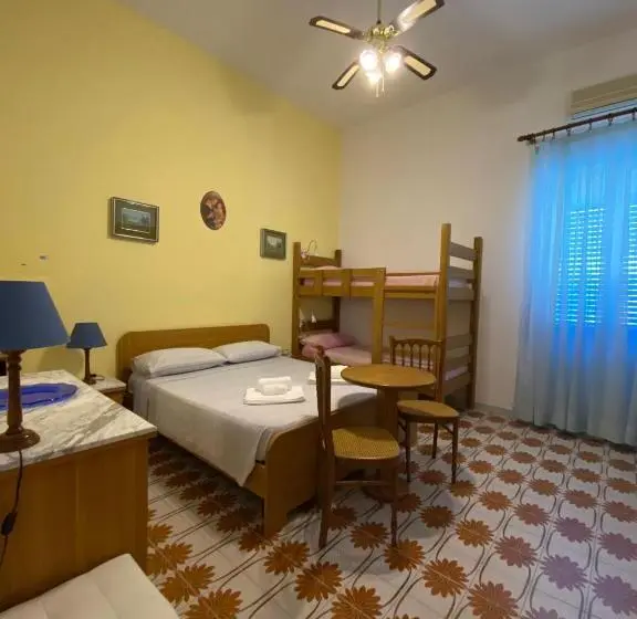 スタンダード４人部屋, Belvedere4colonne B&b Rooms & Suites