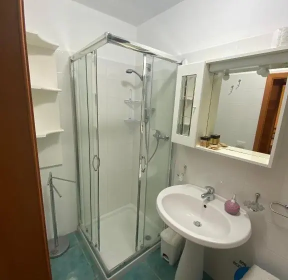 スタンダード４人部屋, Belvedere4colonne B&b Rooms & Suites