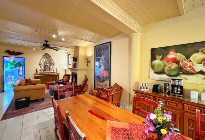 Standard Szoba King Size Bed, Estrellita S Bed & Breakfast