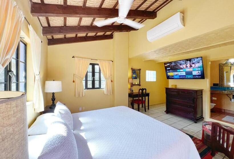 Superior Szoba King Size Bed, Estrellita S Bed & Breakfast