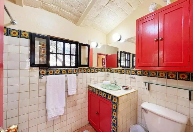 デラックスバンガロー, Estrellita S Bed & Breakfast