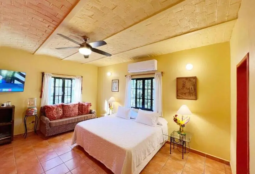 デラックスバンガロー, Estrellita S Bed & Breakfast