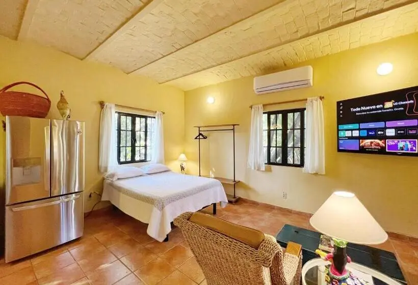 デラックスバンガロー, Estrellita S Bed & Breakfast