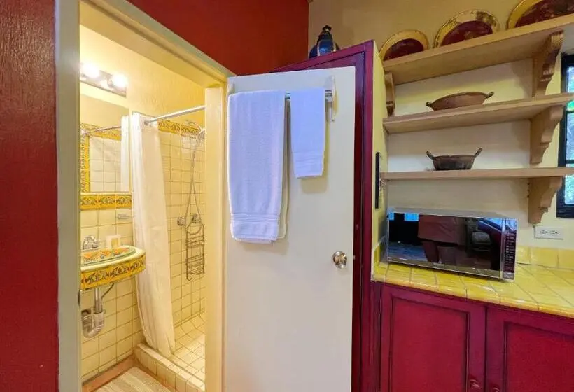デラックスバンガロー, Estrellita S Bed & Breakfast