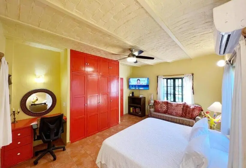 デラックスバンガロー, Estrellita S Bed & Breakfast