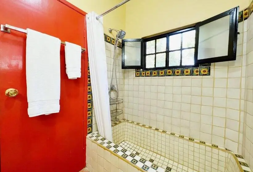 デラックスバンガロー, Estrellita S Bed & Breakfast