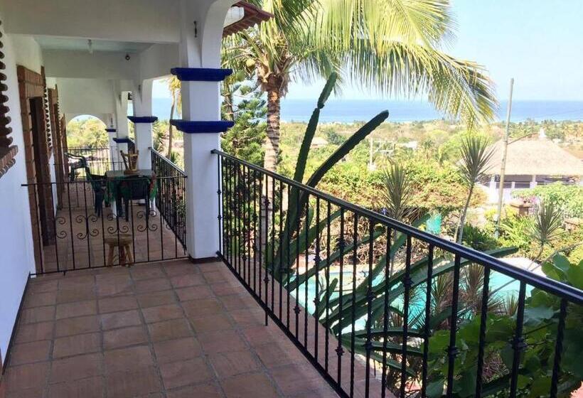 بانگلوی استاندارد با چشمانداز دریا, Casa Terranova