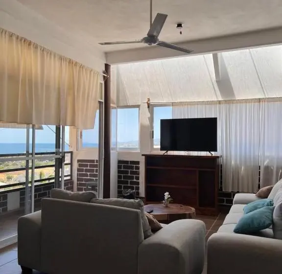 استودیوی استاندارد با چشم‌انداز دریا, Casa Terranova