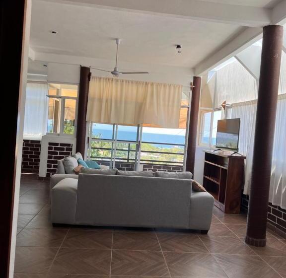 استودیوی استاندارد با چشمانداز دریا, Casa Terranova