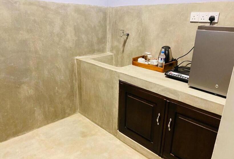 کلبه ییلاقی, Nilaveli Hybrid Holiday