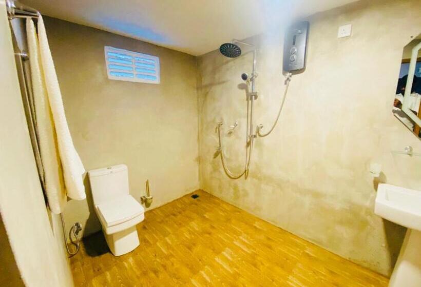 샬레, Nilaveli Hybrid Holiday