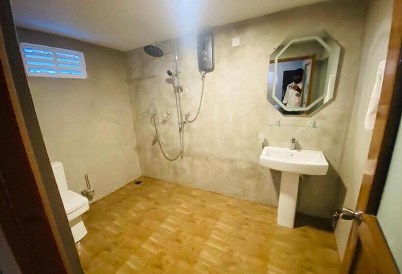 샬레, Nilaveli Hybrid Holiday