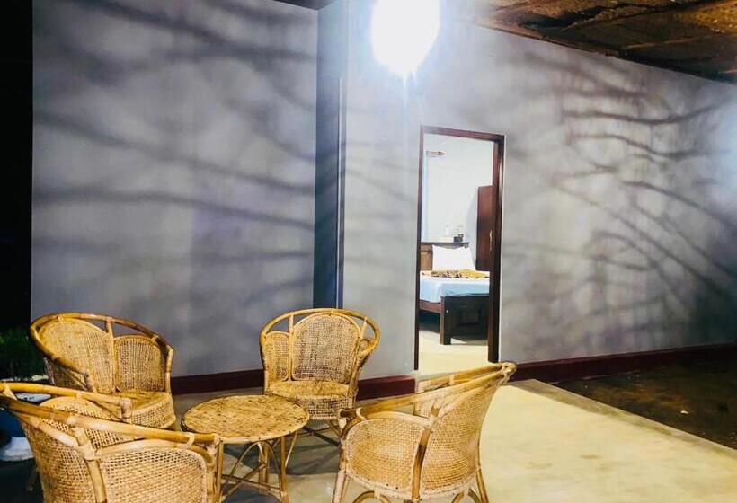 샬레, Nilaveli Hybrid Holiday