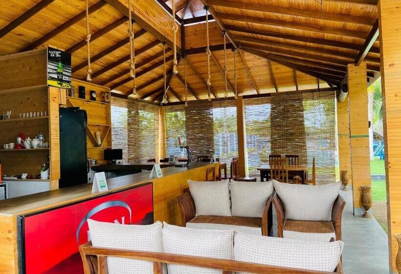 اتاق اکونومی, Nilaveli Hybrid Holiday