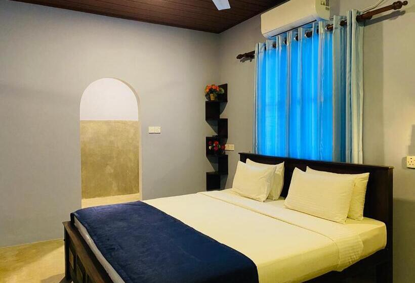 샬레, Nilaveli Hybrid Holiday