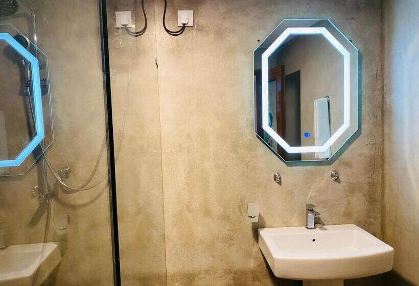 샬레, Nilaveli Hybrid Holiday