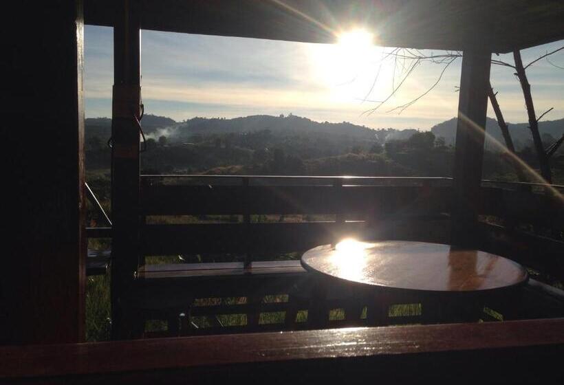 اتاق استاندارد چهار تخته, บ้านไม้สายหมอกเขาค้อ โฮมสเตย์ Bann Mai Sai Mhog Khao Kho Homestay
