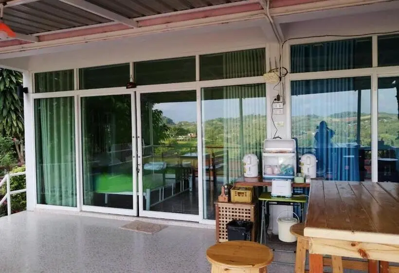 スタンダードトリプルルーム, บ้านไม้สายหมอกเขาค้อ โฮมสเตย์ Bann Mai Sai Mhog Khao Kho Homestay