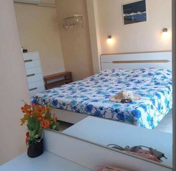 بنجلو ديلوكس, Belinda Home