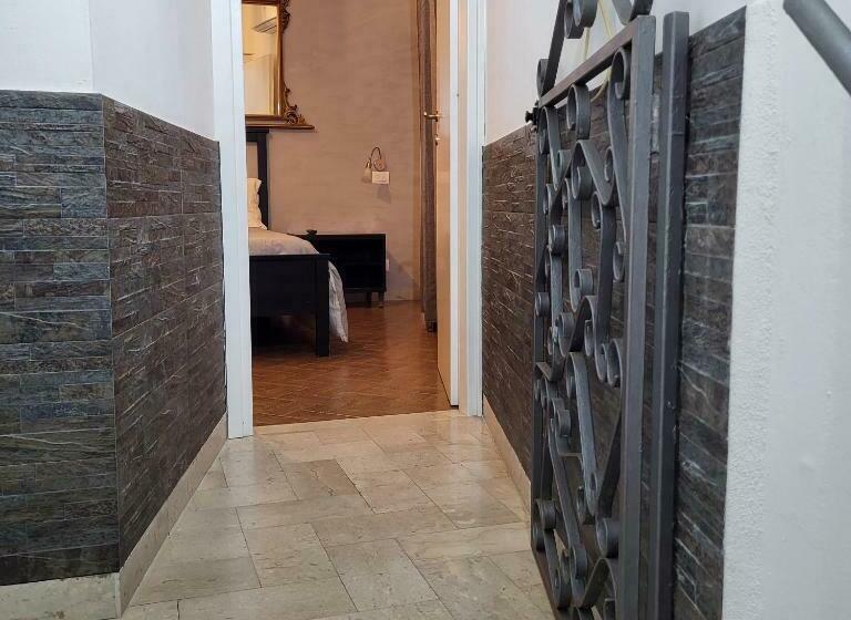 غرفة قياسية مزوَّدة بشُرفة, Da Nina