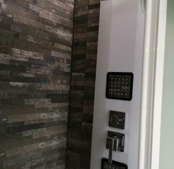 غرفة قياسية مزوَّدة بشُرفة, Da Nina