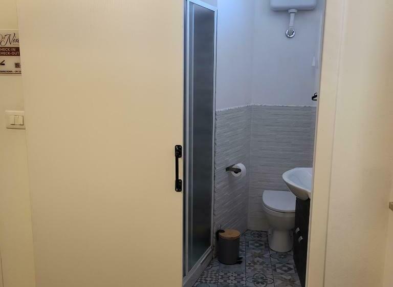 غرفة قياسية مزوَّدة بشُرفة, Da Nina