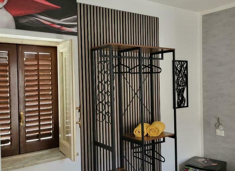 غرفة قياسية مزوَّدة بشُرفة, Da Nina