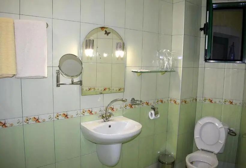 デラックストリプルルーム, Guest Rooms Waterfall