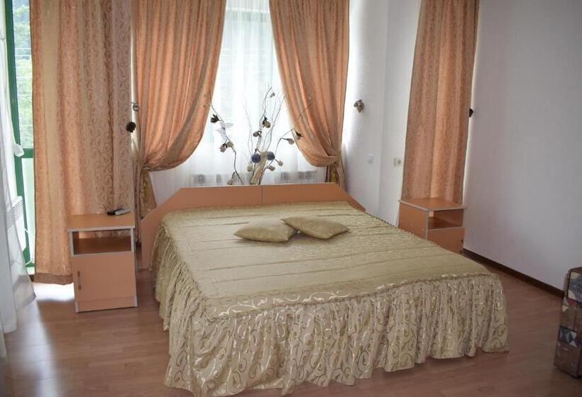 غرفة ديلوكس ثلاثية, Guest Rooms Waterfall