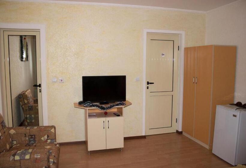 غرفة ديلوكس ثلاثية, Guest Rooms Waterfall