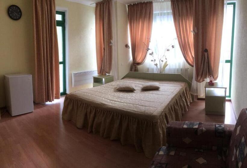 غرفة ديلوكس ثلاثية, Guest Rooms Waterfall