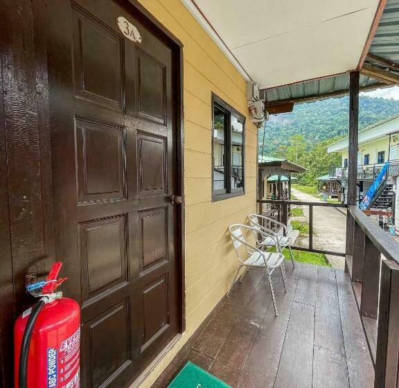 غرفة قياسية, Paya Debloc Village