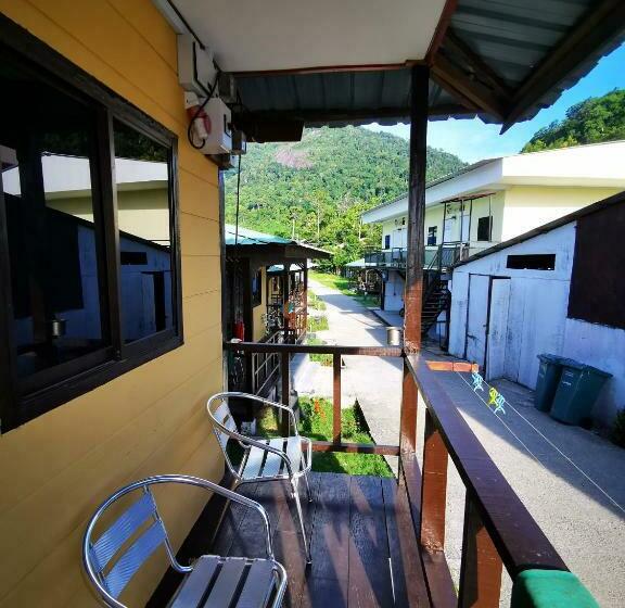 غرفة قياسية, Paya Debloc Village