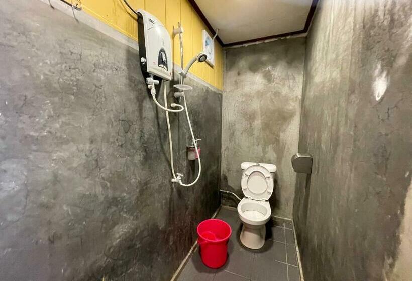 غرفة قياسية, Paya Debloc Village