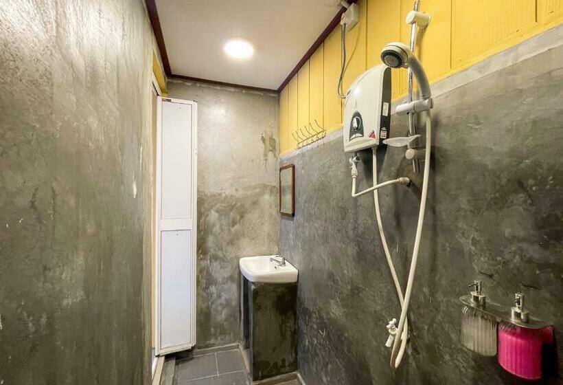 غرفة قياسية, Paya Debloc Village