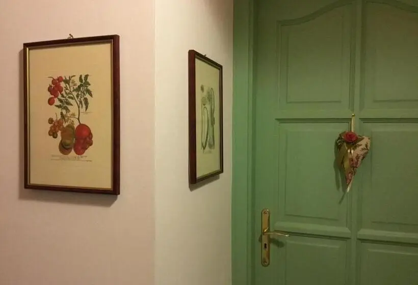 マウンテンビューファミリールーム, Villa Magdi Vendégház
