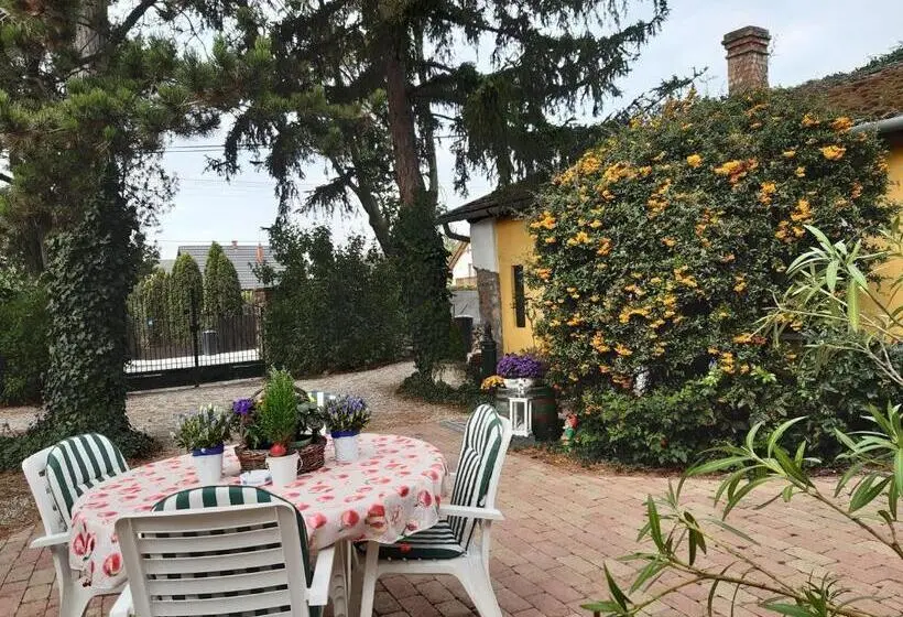 キャビン, Villa Magdi Vendégház