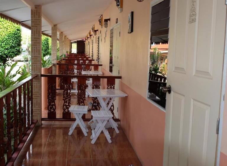 Quarto Economy, Boathouse Resort Suanphung