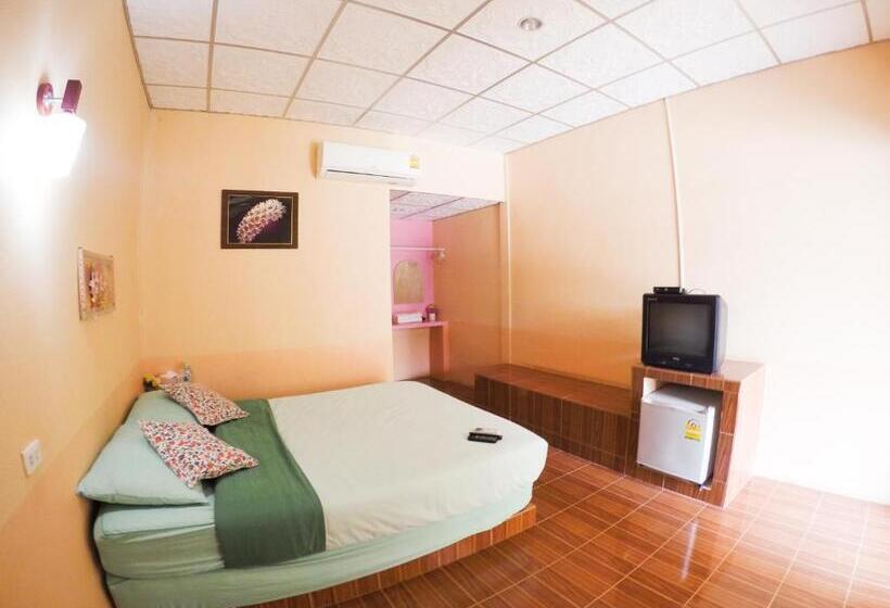 Quarto Economy, Boathouse Resort Suanphung