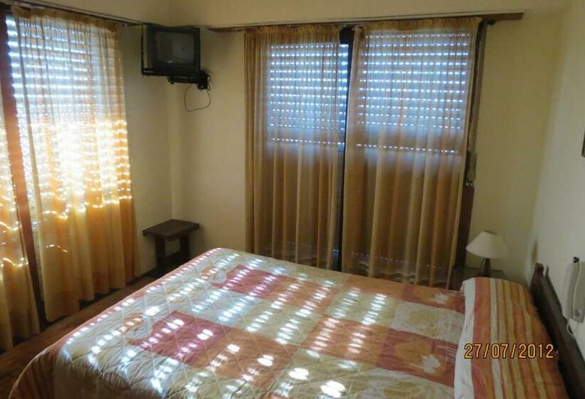 חדר סטנדרט לשלושה, Carilo