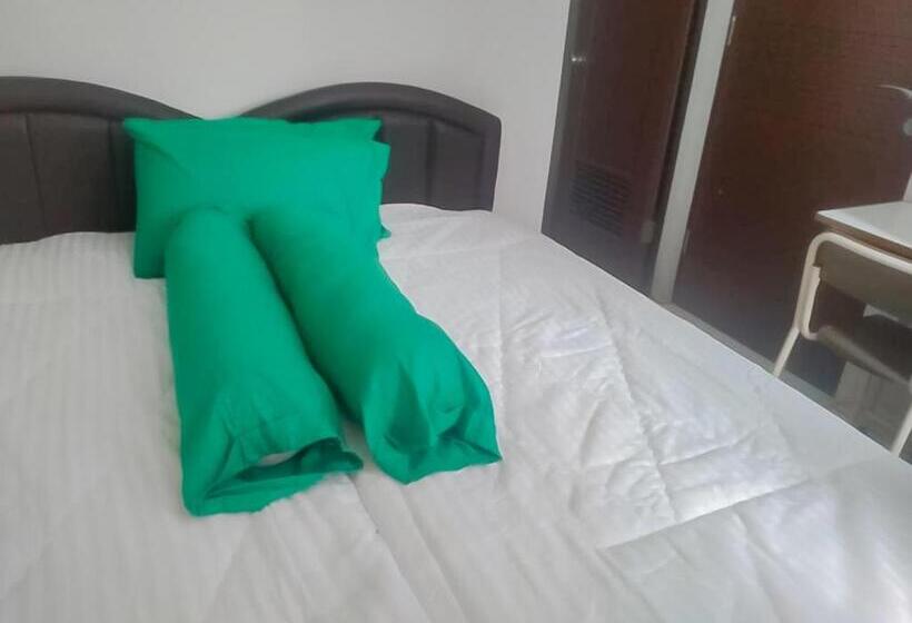 经济房, Colombus Residence Karawang Mitra Reddoorz