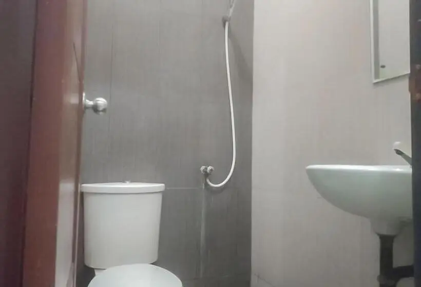 エコノミールーム, Colombus Residence Karawang Mitra Reddoorz