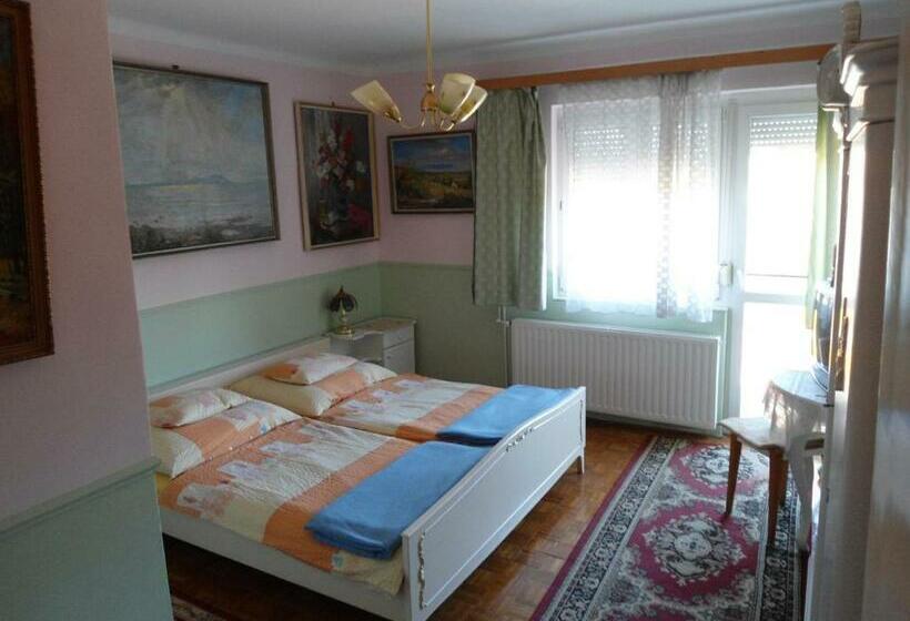 标准间, Károly Vendégház