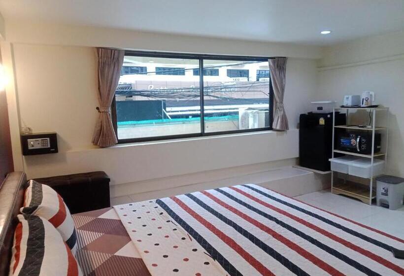 Студия Стандарт, Living Room Guesthouse & Cafe Bar