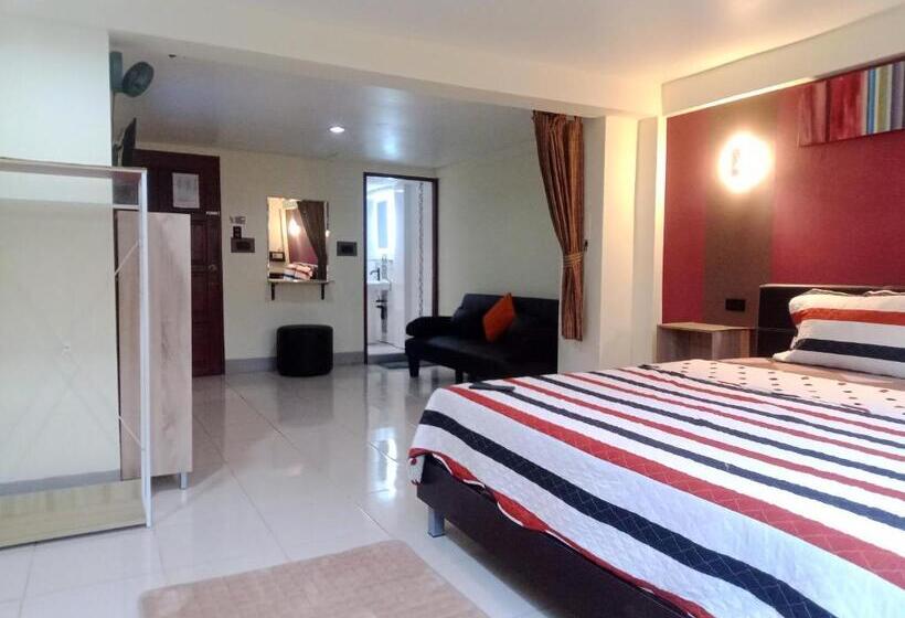 Студия Стандарт, Living Room Guesthouse & Cafe Bar