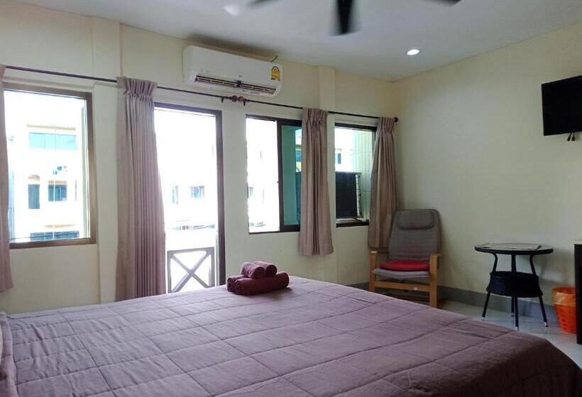 Номер Стандарт с Балконом, Living Room Guesthouse & Cafe Bar