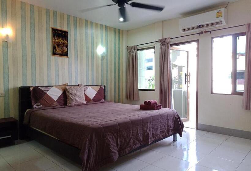 Номер Стандарт с Балконом, Living Room Guesthouse & Cafe Bar