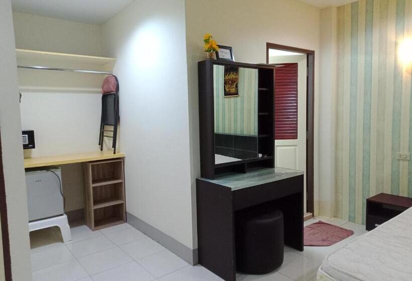 Номер Стандарт с Балконом, Living Room Guesthouse & Cafe Bar